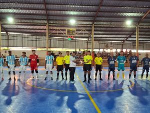 Pertandingan perdana babak 38 besar Liga Futsal Nasional zona Papua antara AFK Teluk Bintuni VS Putera Mandala di Logam Futsal Manokwari, Rabu (16/7/2025).